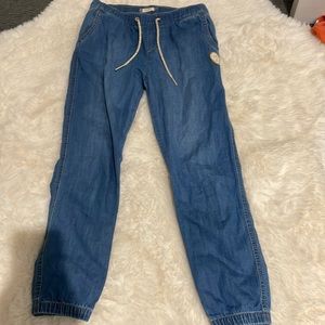 NEVER WORN stretchy roxy jeans